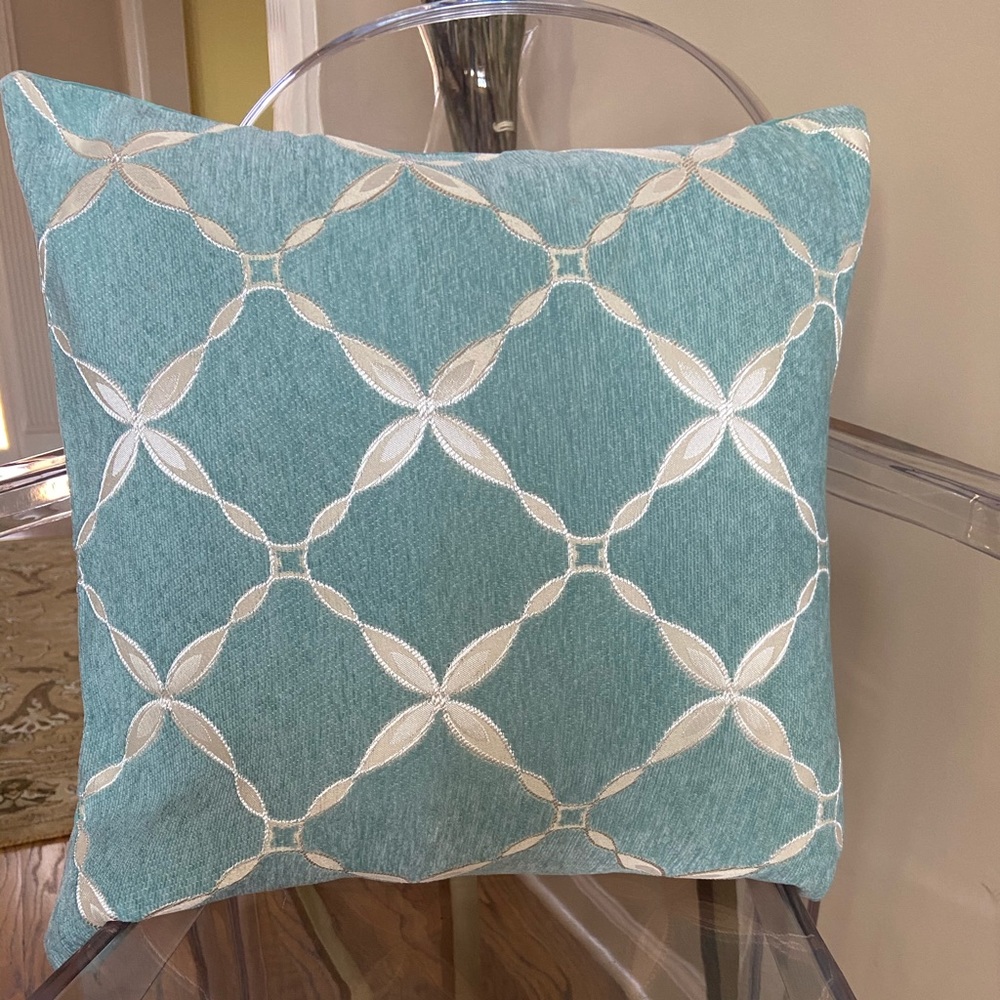 Brand new accent pillow cover